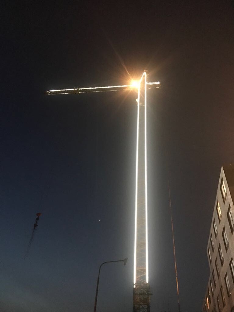 Контурная подсветка башенного крана для ГК ПИК. МО