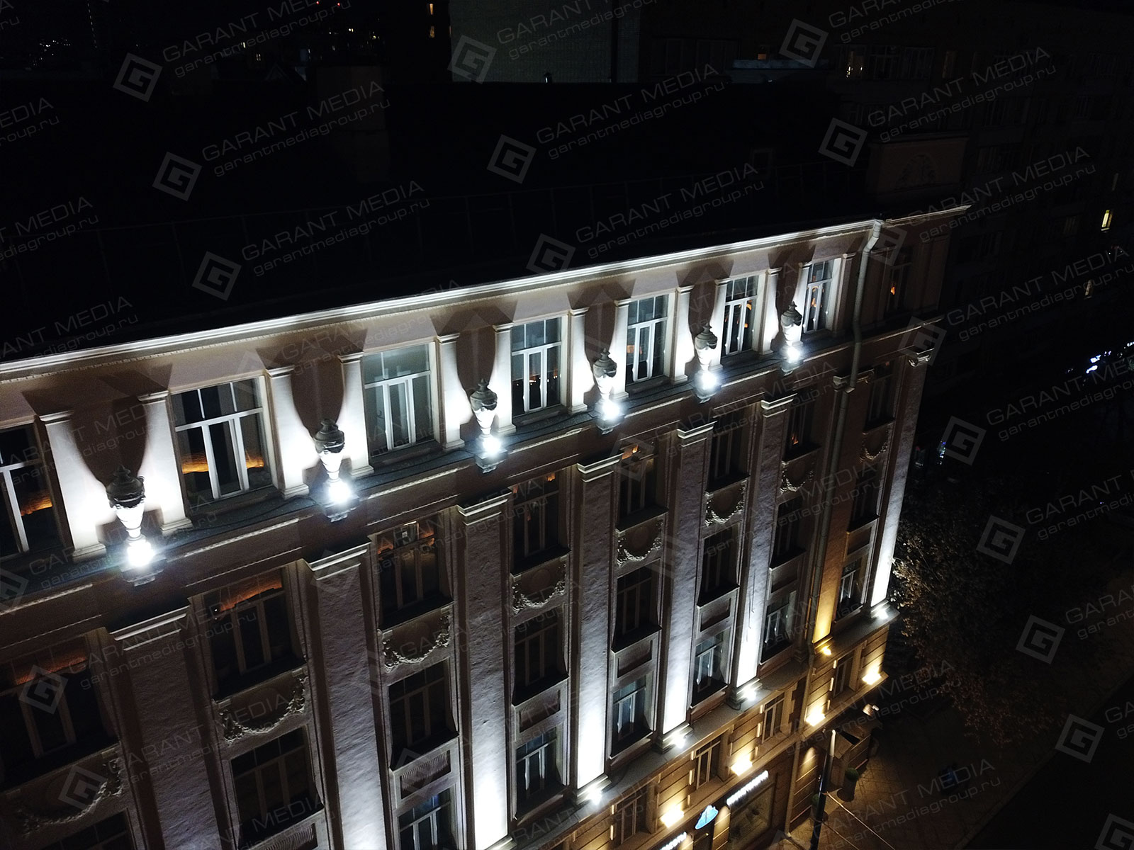 Декоративная подсветка бизнес центра в Москве