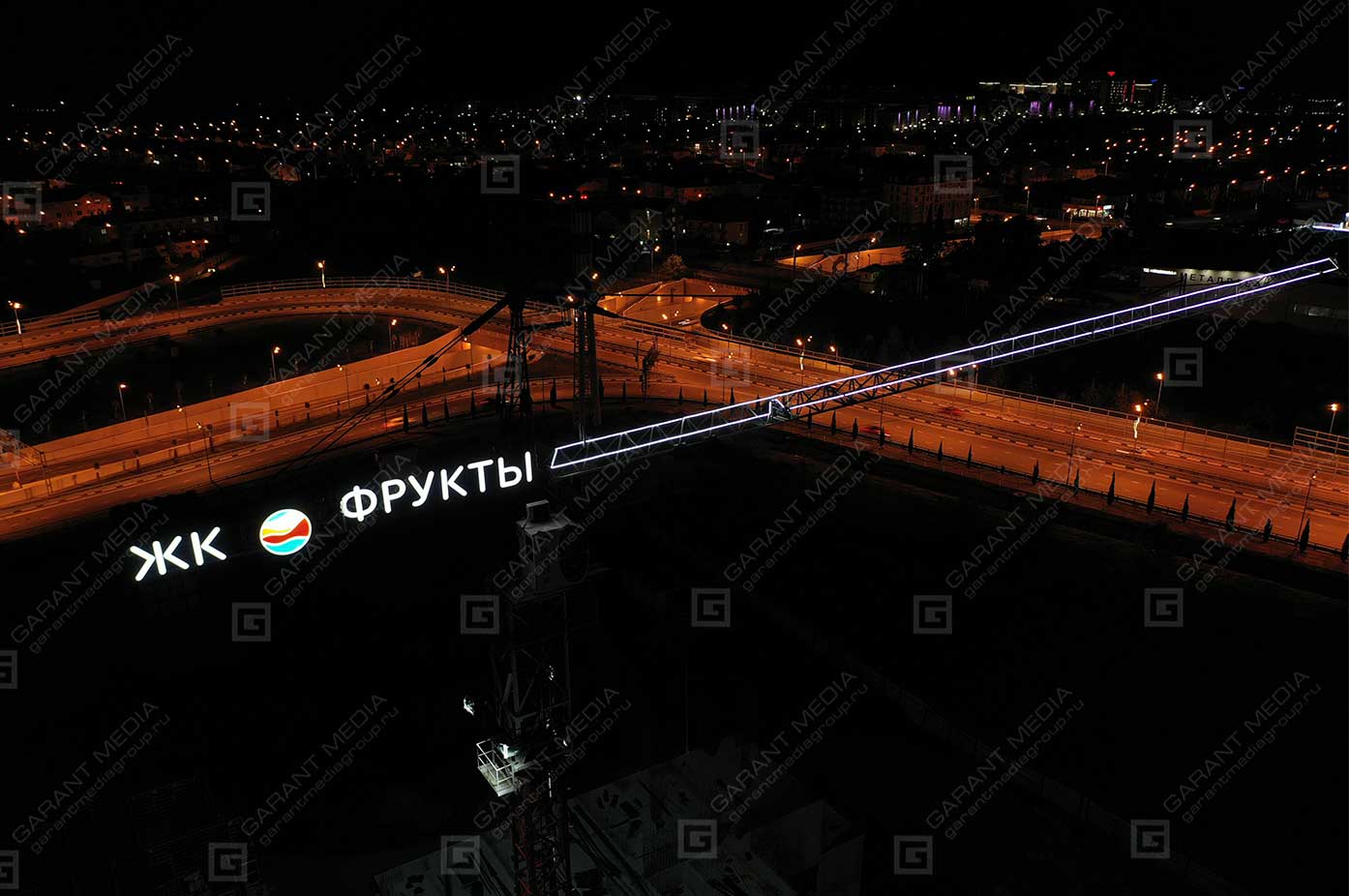 Подсветка башенных кранов в Сочи
